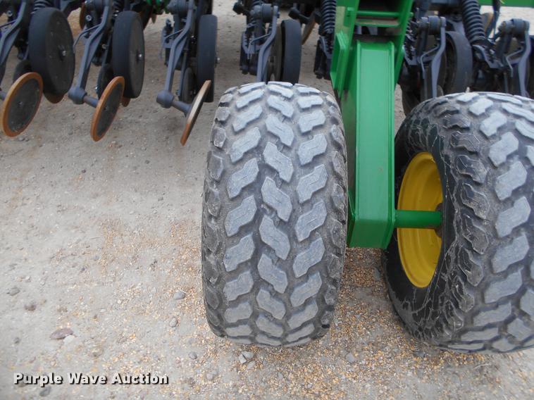 image for item DC2362 2014 John Deere 1890 air seeder