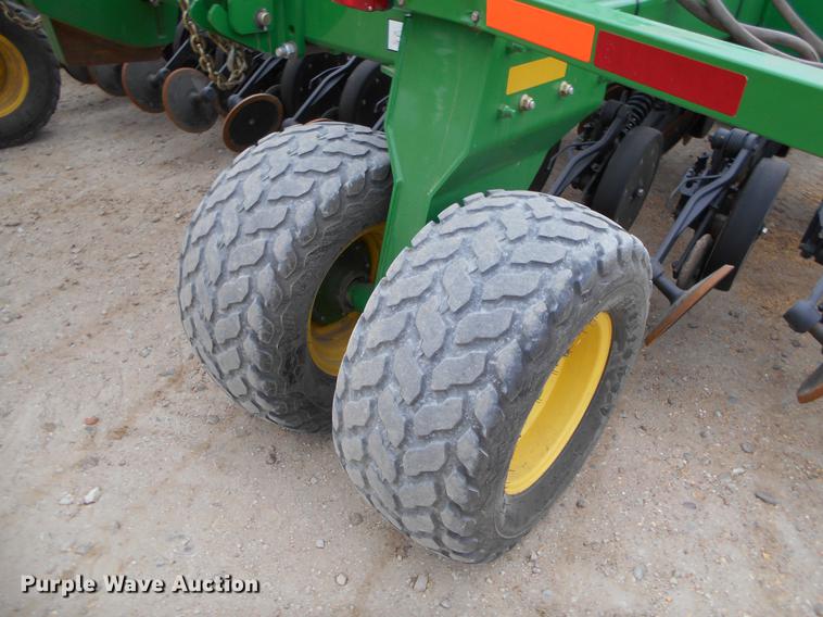 image for item DC2362 2014 John Deere 1890 air seeder