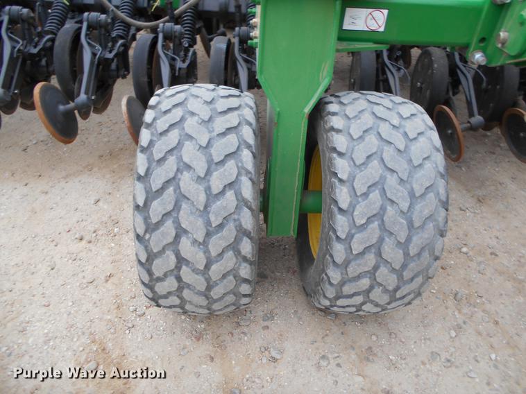 image for item DC2362 2014 John Deere 1890 air seeder