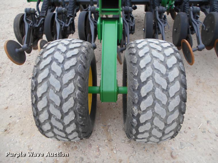 image for item DC2362 2014 John Deere 1890 air seeder