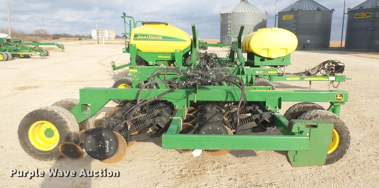 image for item DC2363 2011 John Deere 1990 CCS air seeder