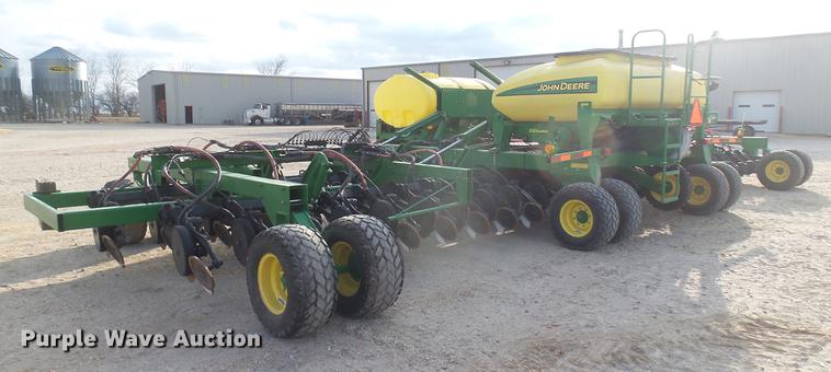 image for item DC2363 2011 John Deere 1990 CCS air seeder