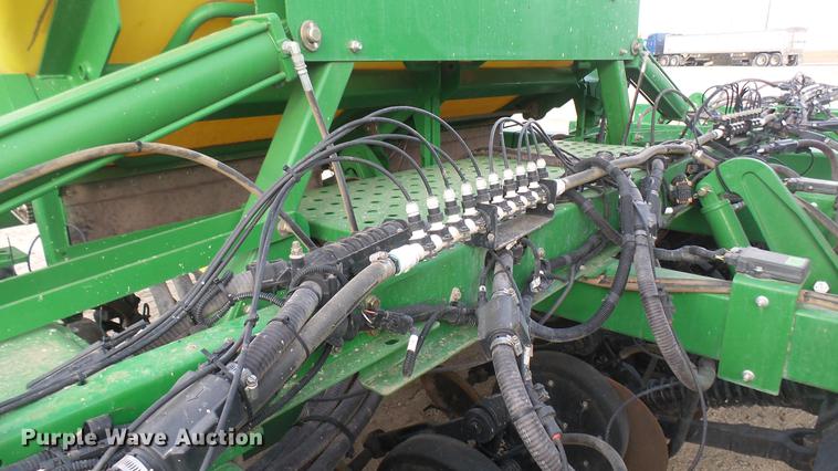 image for item DC2363 2011 John Deere 1990 CCS air seeder