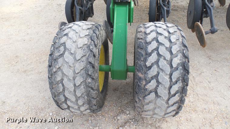 image for item DC2363 2011 John Deere 1990 CCS air seeder