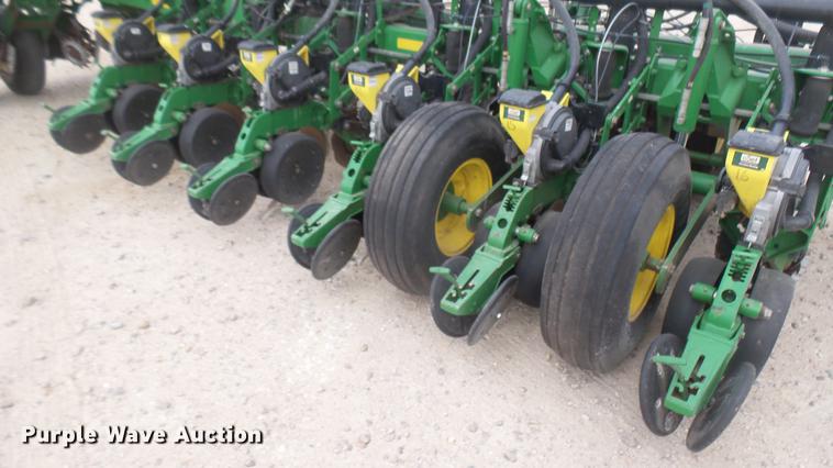 image for item DC2364 2011 John Deere 1770NT no-till planter