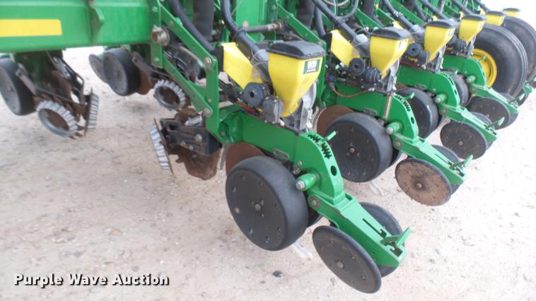 image for item DC2364 2011 John Deere 1770NT no-till planter