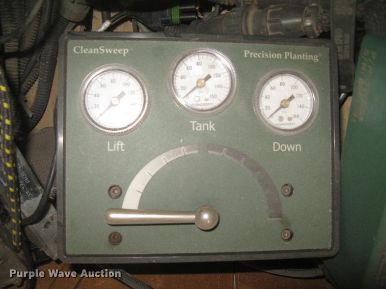 image for item DC2364 2011 John Deere 1770NT no-till planter