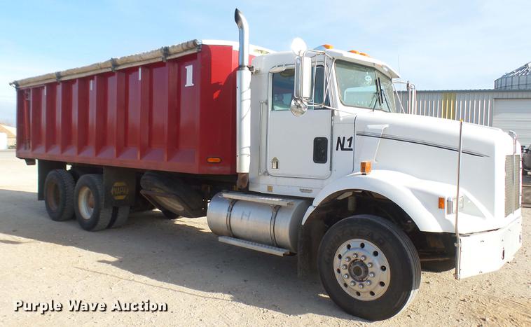 image for item DC2365 1990 Kenworth T450 grain truck