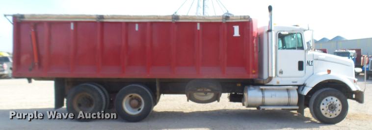 image for item DC2365 1990 Kenworth T450 grain truck