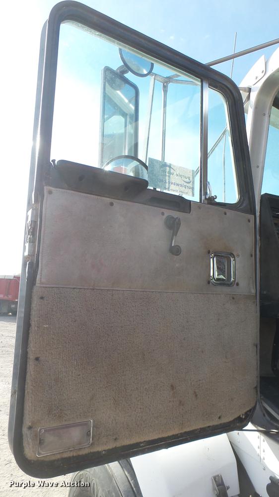 image for item DC2365 1990 Kenworth T450 grain truck