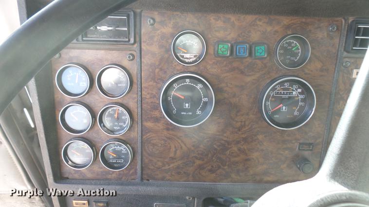 image for item DC2365 1990 Kenworth T450 grain truck