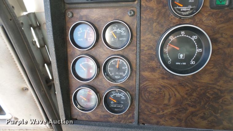 image for item DC2365 1990 Kenworth T450 grain truck