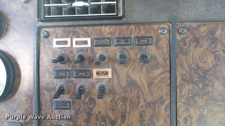 image for item DC2365 1990 Kenworth T450 grain truck