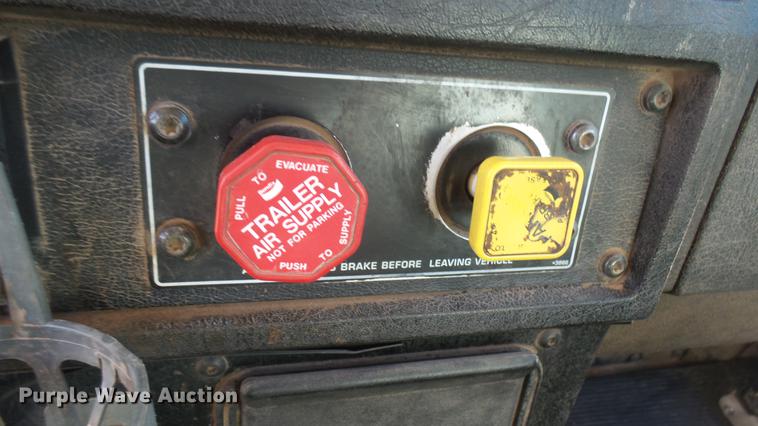 image for item DC2365 1990 Kenworth T450 grain truck