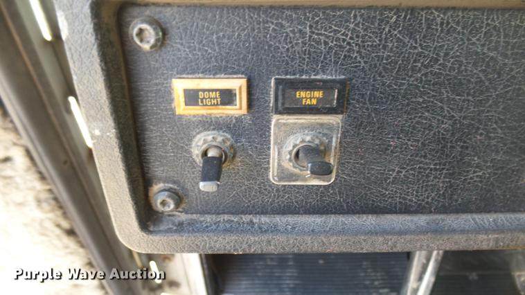 image for item DC2365 1990 Kenworth T450 grain truck