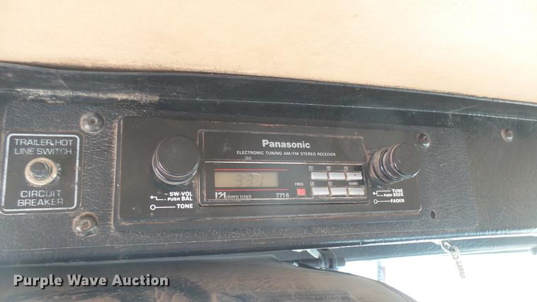 image for item DC2365 1990 Kenworth T450 grain truck