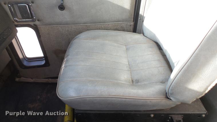 image for item DC2365 1990 Kenworth T450 grain truck