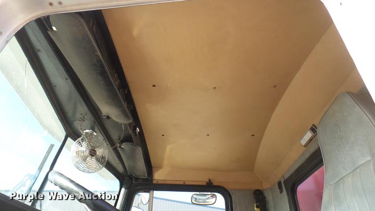 image for item DC2365 1990 Kenworth T450 grain truck