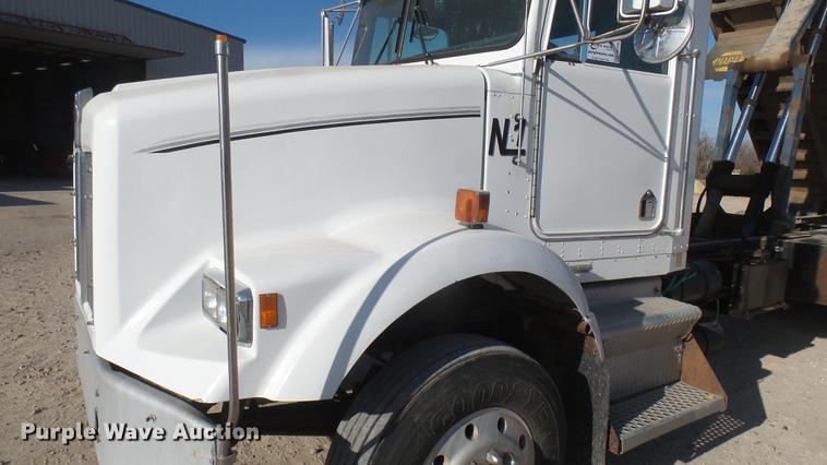 image for item DC2365 1990 Kenworth T450 grain truck