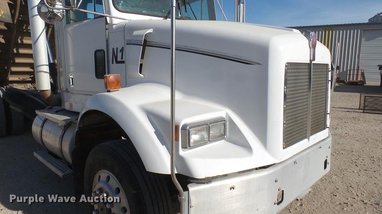 image for item DC2365 1990 Kenworth T450 grain truck