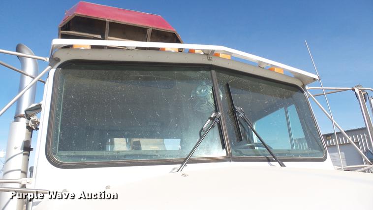 image for item DC2365 1990 Kenworth T450 grain truck