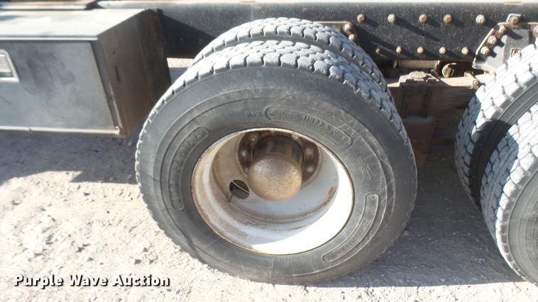 image for item DC2365 1990 Kenworth T450 grain truck