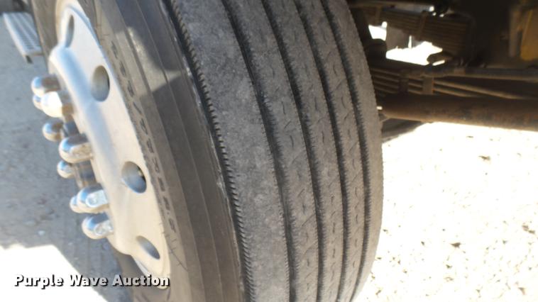 image for item DC2365 1990 Kenworth T450 grain truck