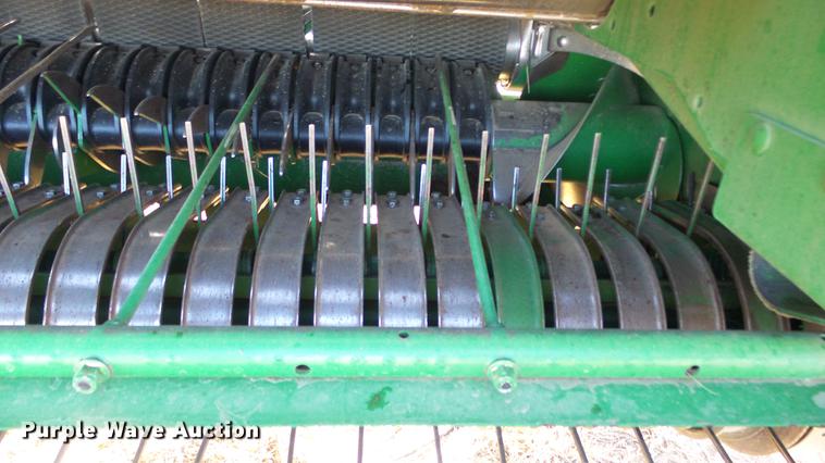 image for item DC2367 2013 John Deere 569 Premium round baler