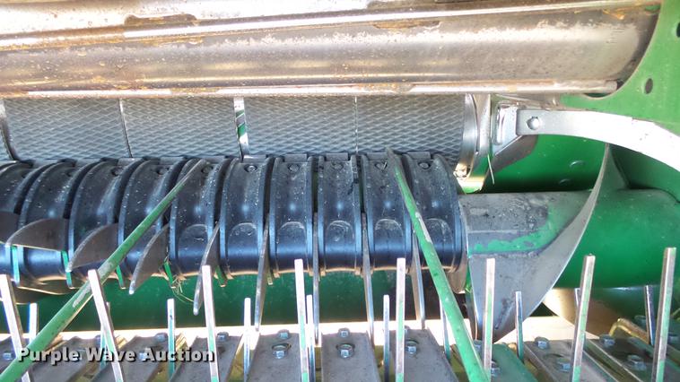 image for item DC2367 2013 John Deere 569 Premium round baler