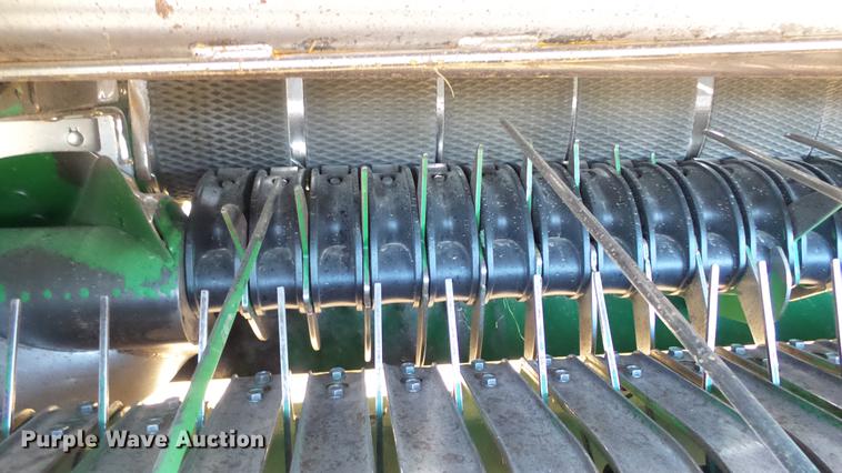 image for item DC2367 2013 John Deere 569 Premium round baler