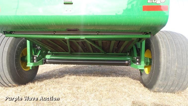image for item DC2367 2013 John Deere 569 Premium round baler
