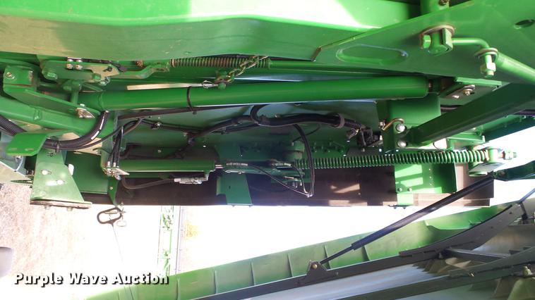 image for item DC2367 2013 John Deere 569 Premium round baler