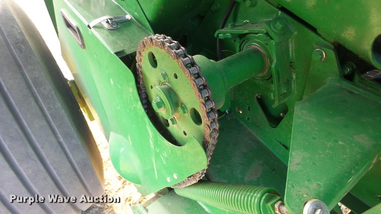 image for item DC2367 2013 John Deere 569 Premium round baler