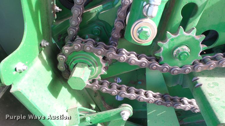 image for item DC2367 2013 John Deere 569 Premium round baler