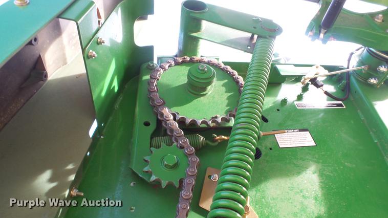 image for item DC2367 2013 John Deere 569 Premium round baler