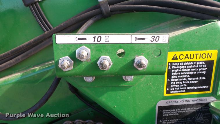 image for item DC2367 2013 John Deere 569 Premium round baler