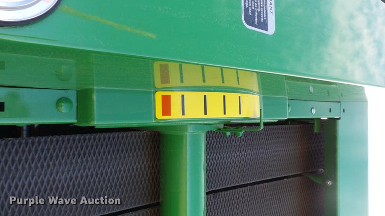 image for item DC2367 2013 John Deere 569 Premium round baler