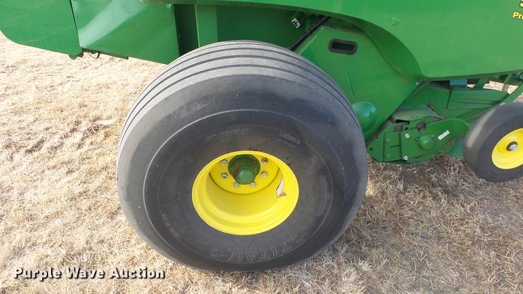 image for item DC2367 2013 John Deere 569 Premium round baler