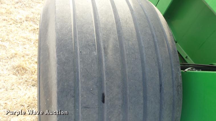 image for item DC2367 2013 John Deere 569 Premium round baler