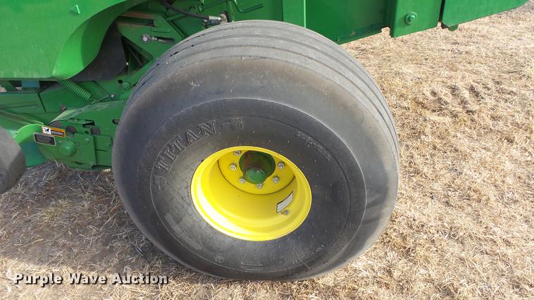 image for item DC2367 2013 John Deere 569 Premium round baler