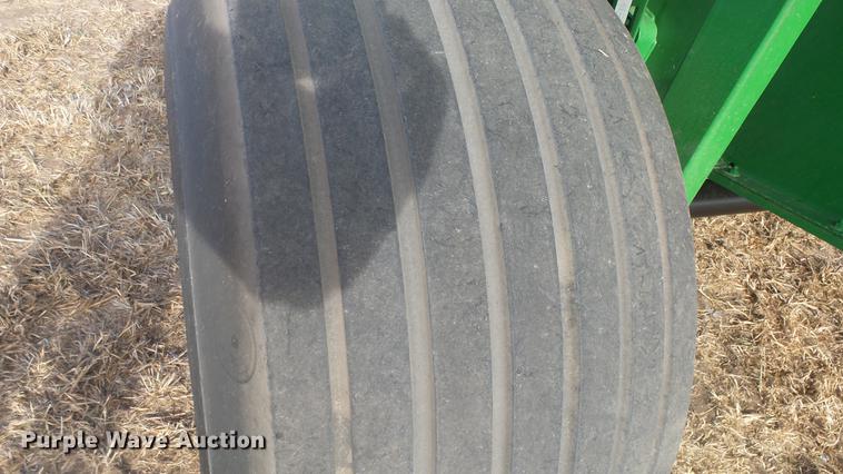 image for item DC2367 2013 John Deere 569 Premium round baler