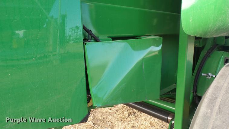 image for item DC2367 2013 John Deere 569 Premium round baler