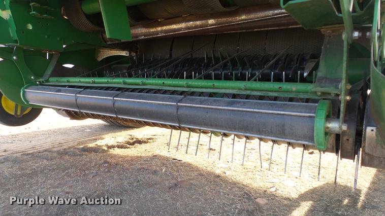 image for item DC2368 2013 John Deere 569 Premium round baler