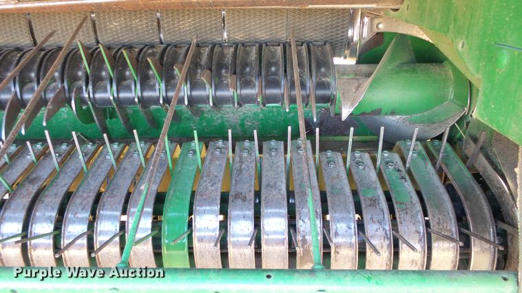 image for item DC2368 2013 John Deere 569 Premium round baler