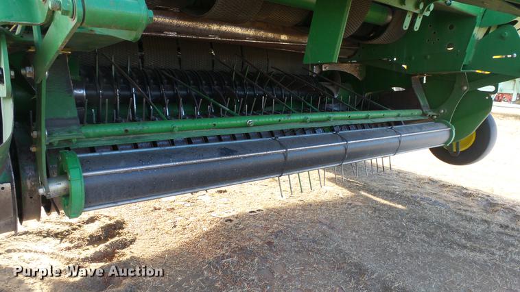 image for item DC2368 2013 John Deere 569 Premium round baler
