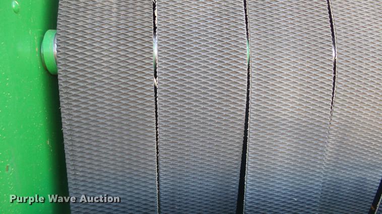 image for item DC2368 2013 John Deere 569 Premium round baler