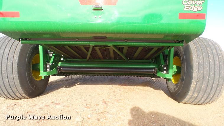 image for item DC2368 2013 John Deere 569 Premium round baler