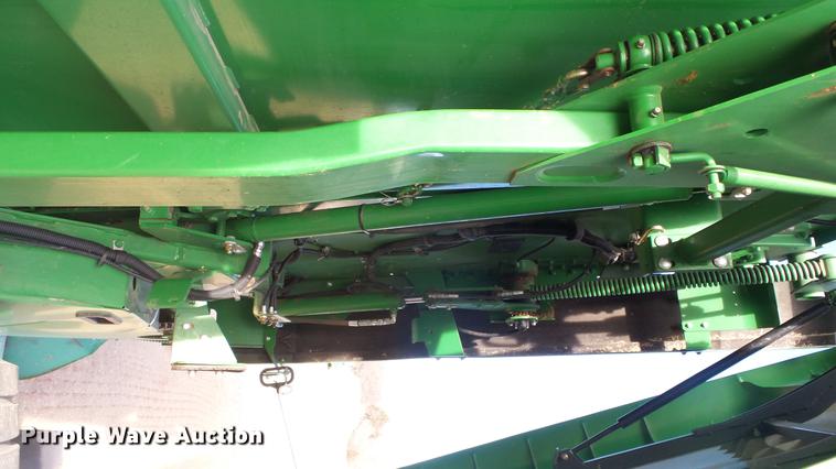 image for item DC2368 2013 John Deere 569 Premium round baler