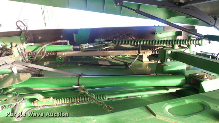 image for item DC2368 2013 John Deere 569 Premium round baler