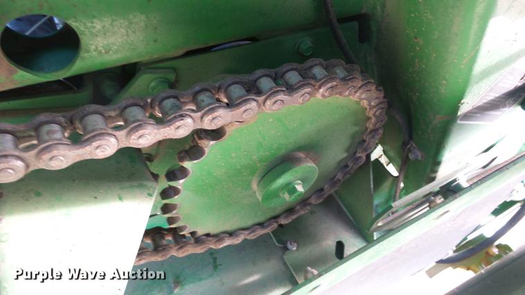 image for item DC2368 2013 John Deere 569 Premium round baler
